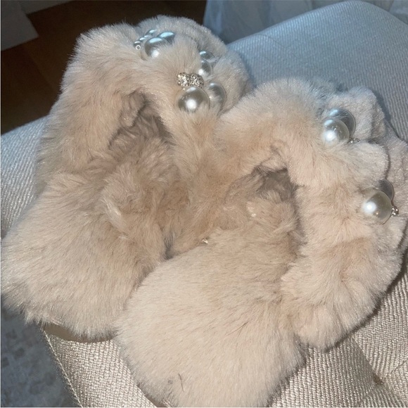 Express Cream Pearl Embellished Slippers - Picture 5 of 10